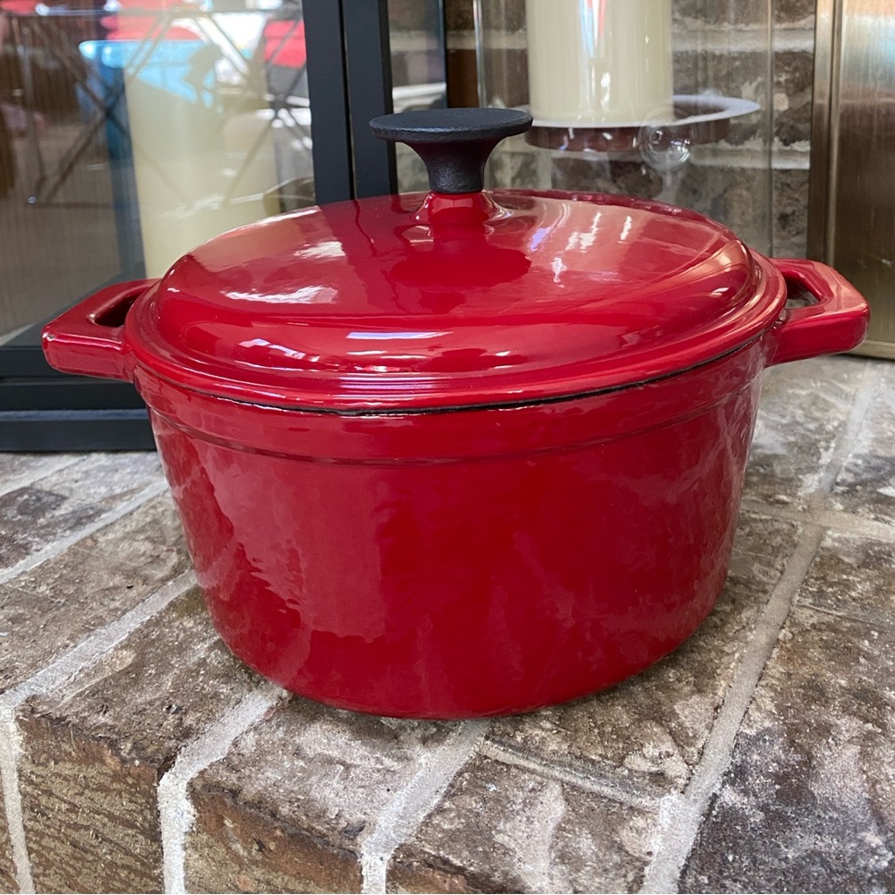 BELLA Cast Iron Pot Enameled Dutch Oven Fire Engine Ted